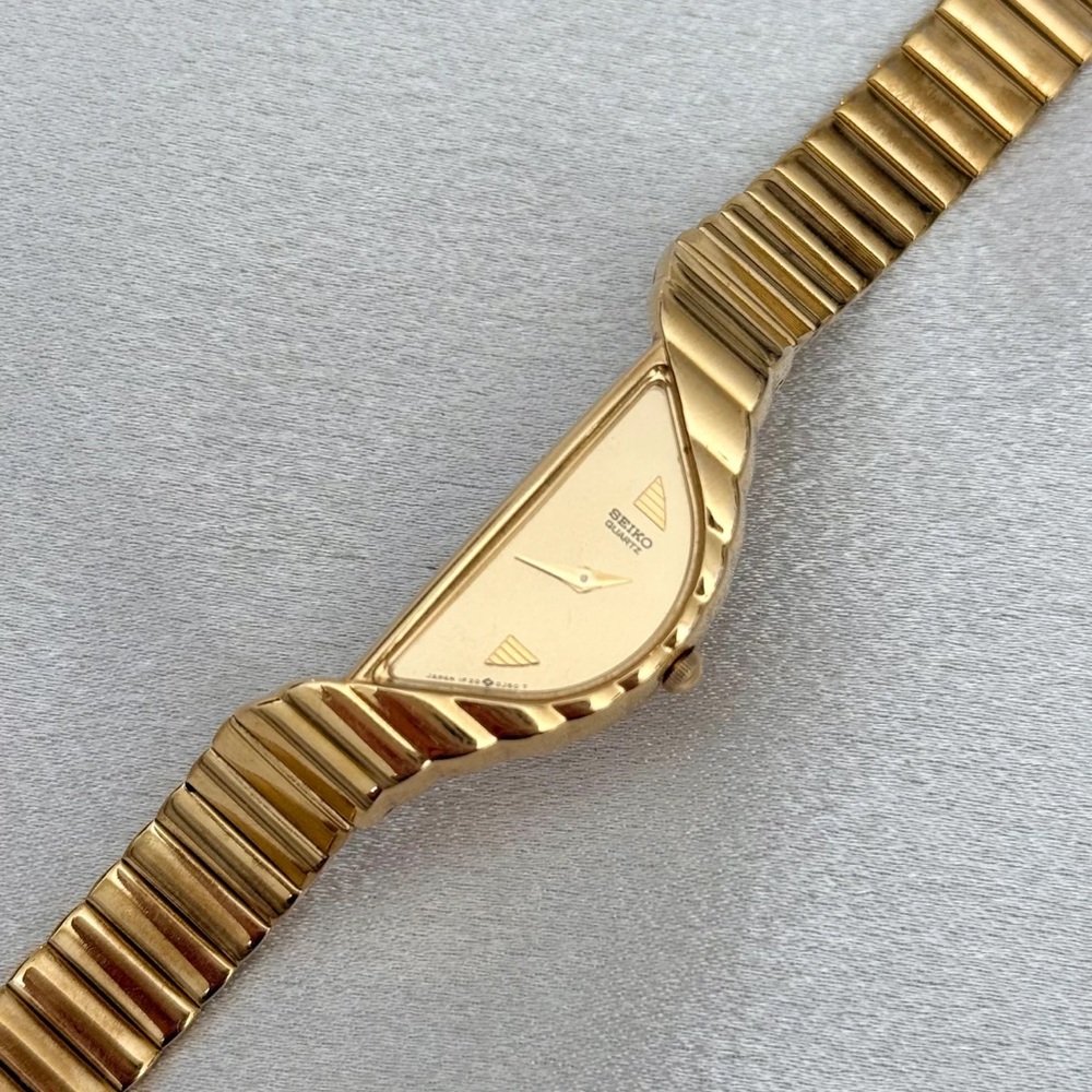 AUTHENTIC VINTAGE SEIKO HALF MOON WATCH GOLD - Picture 4 of 6